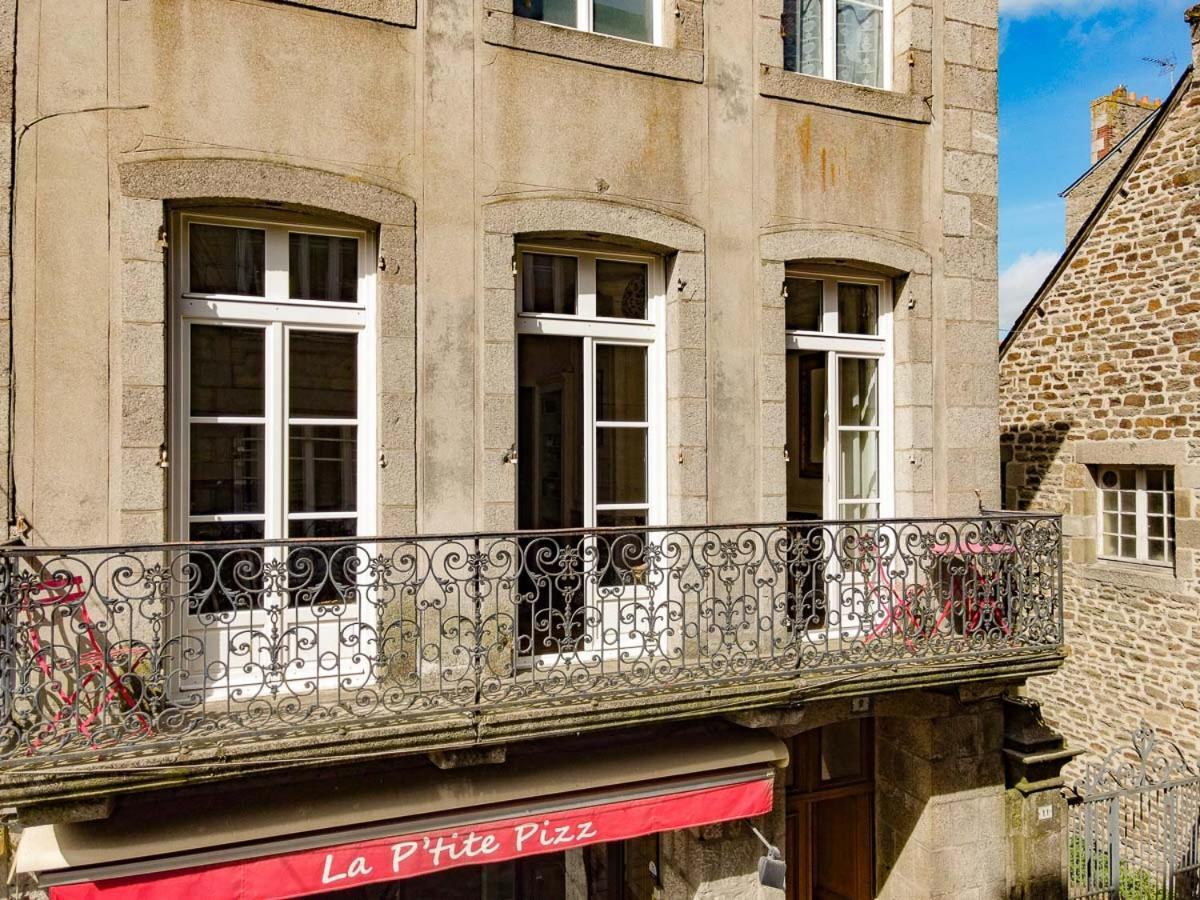 Appartement De La Tour De L'Horloge De Динан Экстерьер фото